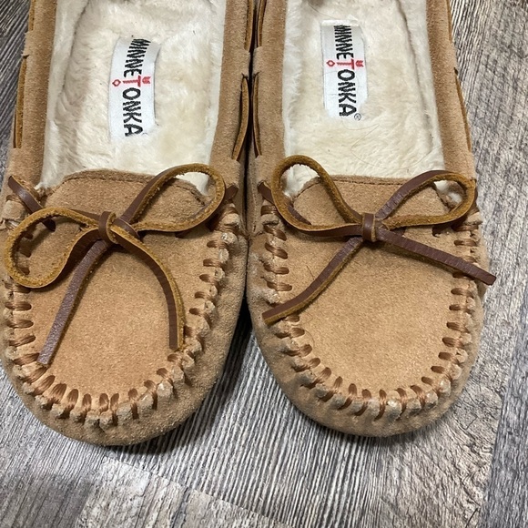 MINNETONKA CALLY MOCCASINS size 6 - Picture 2 of 5